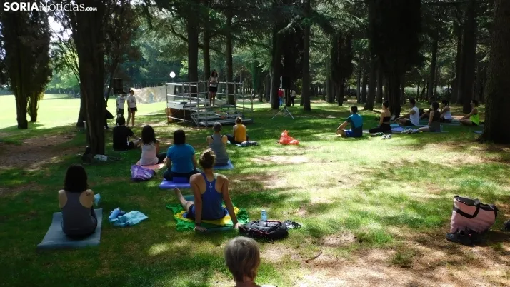 Fotos: La Dehesa se llena de paz para celebrar el D&iacute;a Internacional del Yoga