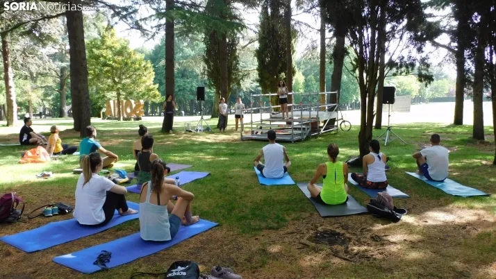 Fotos: La Dehesa se llena de paz para celebrar el D&iacute;a Internacional del Yoga