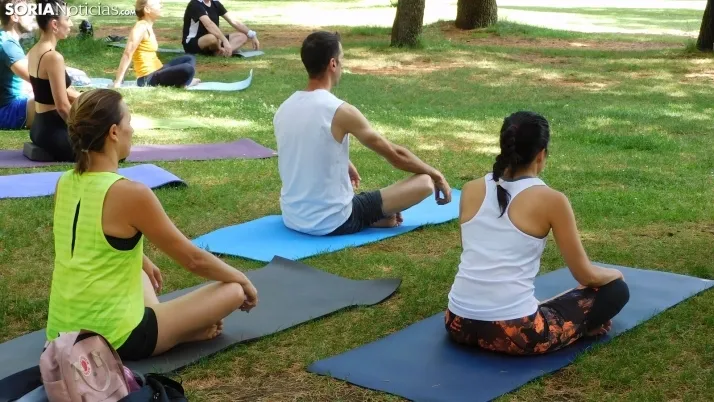 Fotos: La Dehesa se llena de paz para celebrar el D&iacute;a Internacional del Yoga