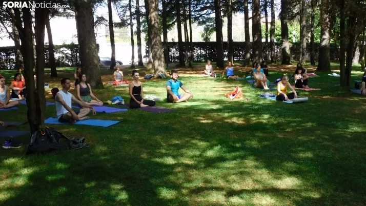 Fotos: La Dehesa se llena de paz para celebrar el D&iacute;a Internacional del Yoga