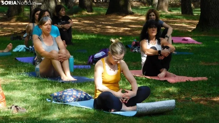 Fotos: La Dehesa se llena de paz para celebrar el D&iacute;a Internacional del Yoga