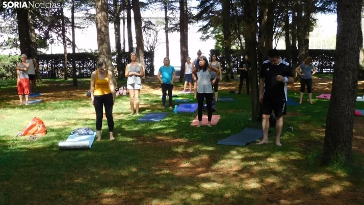 Fotos: La Dehesa se llena de paz para celebrar el D&iacute;a Internacional del Yoga