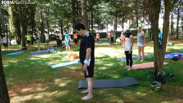 Fotos: La Dehesa se llena de paz para celebrar el D&iacute;a Internacional del Yoga