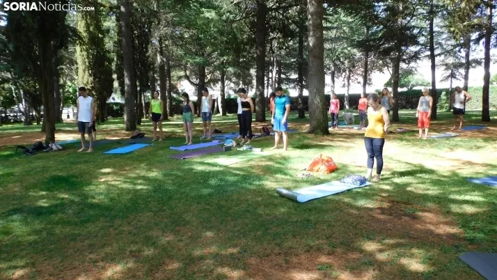 Fotos: La Dehesa se llena de paz para celebrar el D&iacute;a Internacional del Yoga
