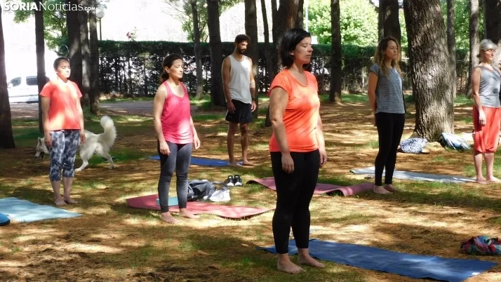 Fotos: La Dehesa se llena de paz para celebrar el D&iacute;a Internacional del Yoga