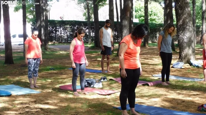 Fotos: La Dehesa se llena de paz para celebrar el D&iacute;a Internacional del Yoga