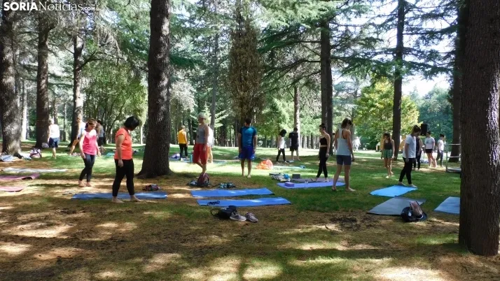 Fotos: La Dehesa se llena de paz para celebrar el D&iacute;a Internacional del Yoga