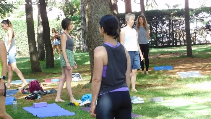 Fotos: La Dehesa se llena de paz para celebrar el D&iacute;a Internacional del Yoga