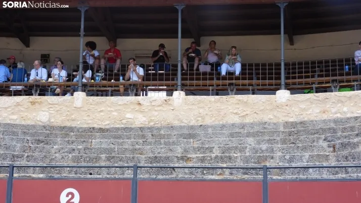 Fotos: La Plaza de Toros de El Burgo se convierte por un d&iacute;a en un museo de coches cl&aacute;sicos