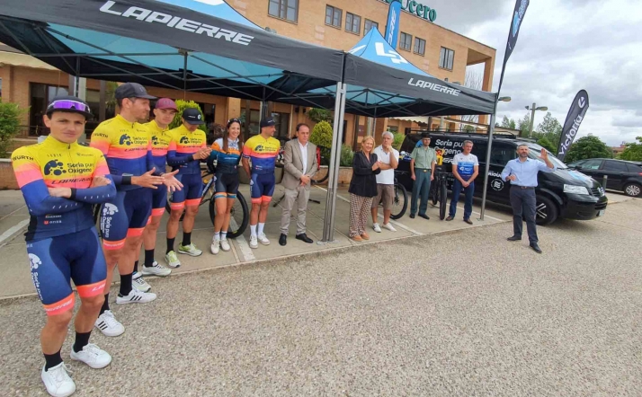 El equipo ciclista Soria, puro oxígeno se presenta en El Burgo
