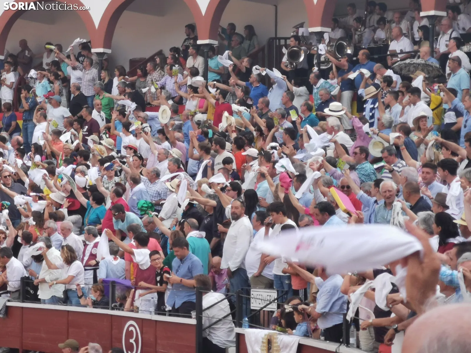 Foto 8 - Cinco orejas en la corrida del S&aacute;bado Ag&eacute;s: una Rafaelillo, y dos Adame y Rub&eacute;n Sanz