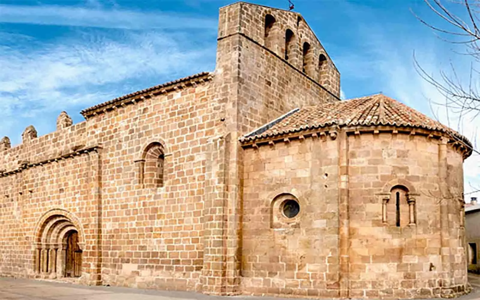 Iglesia parroquial de Fuensaúco, uno de los monumentos visitables en la provincia. 
