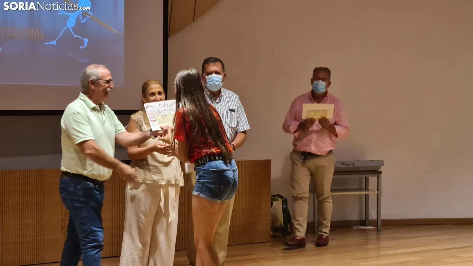 Entrega de diplomas del IV Campus de Profundización científica en Humanidades y Ciencias Sociales de Castilla y León. /SN