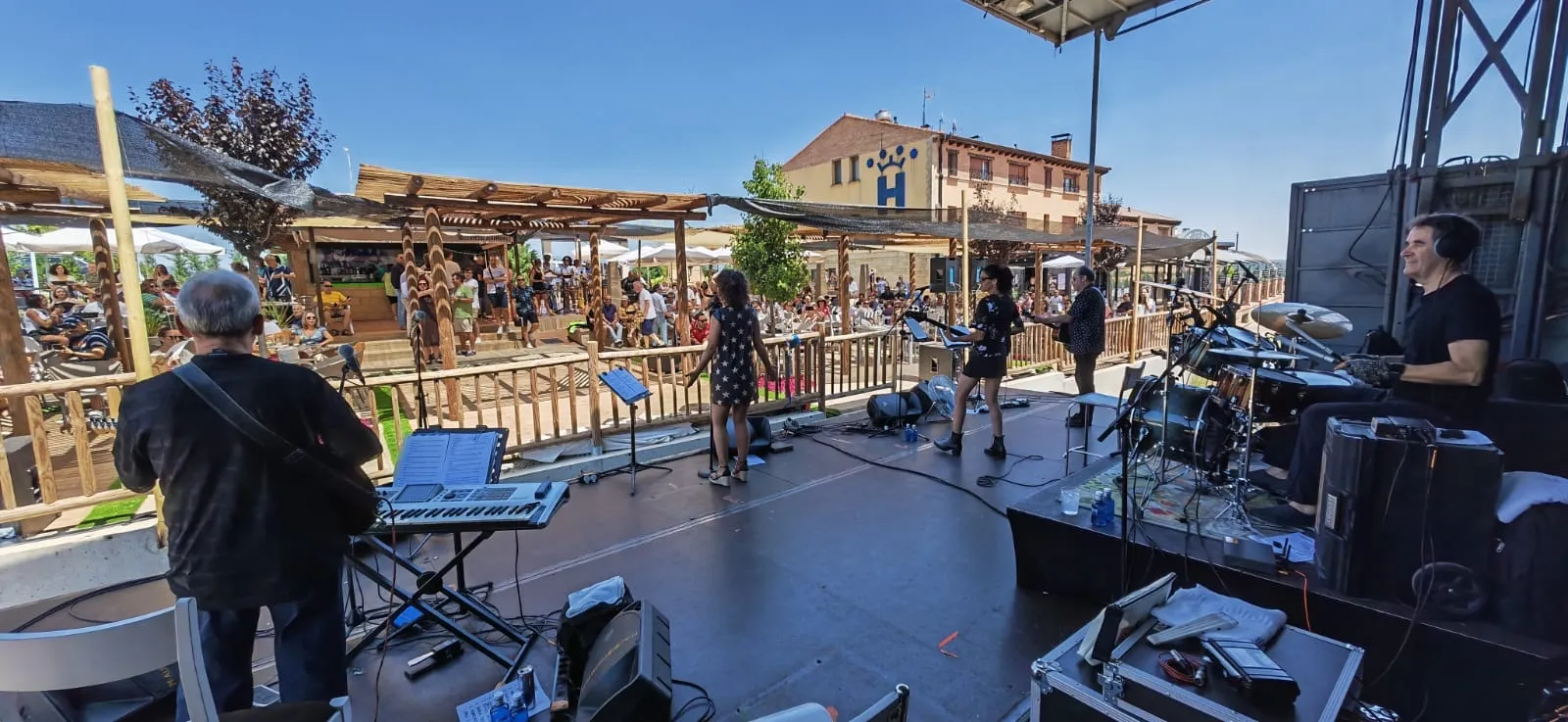 Actuación de la Banda Sabinera en el Hotel La Barrosa de Abejar. /SN