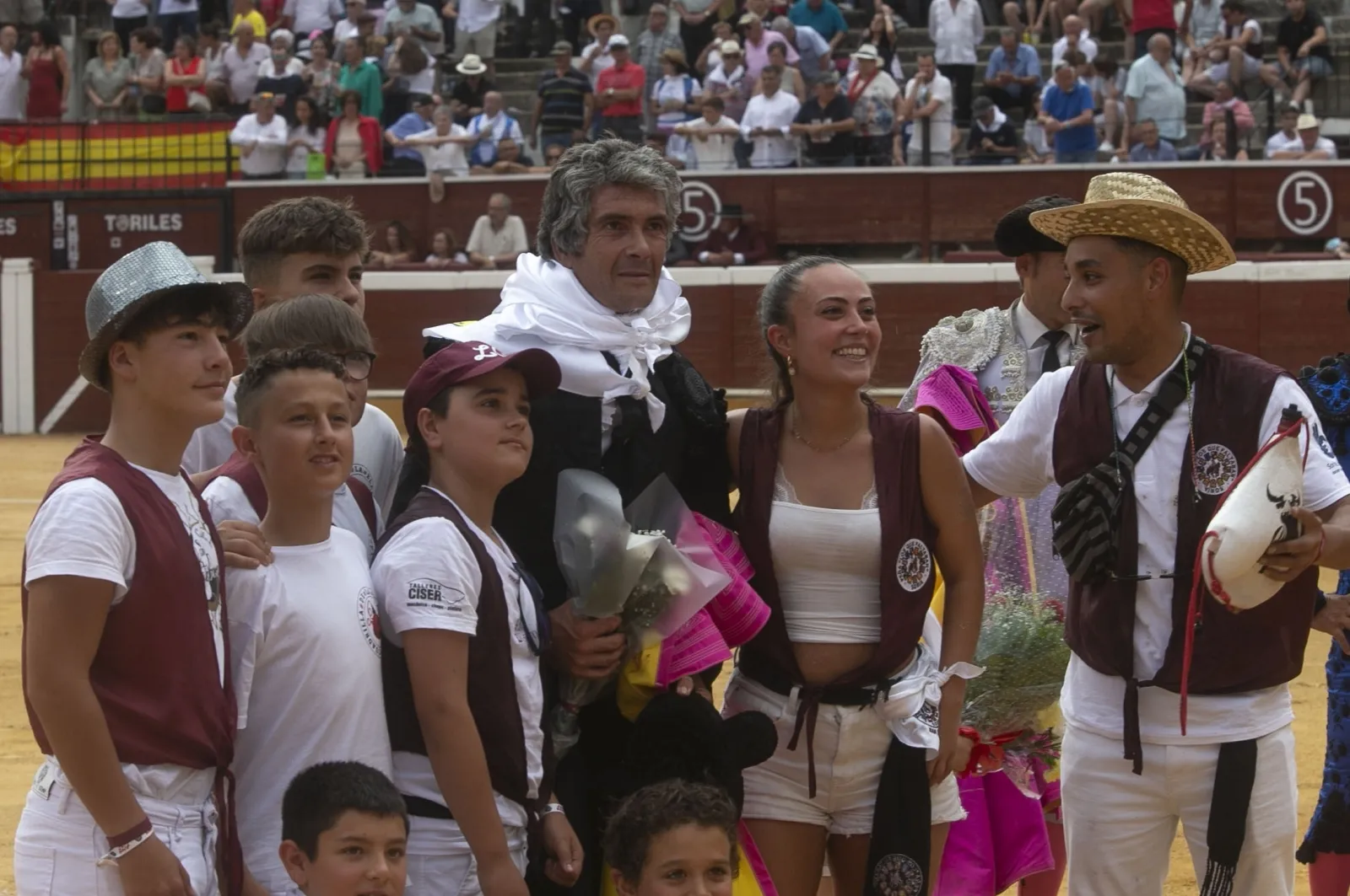 Foto 2 - Cinco orejas en la corrida del S&aacute;bado Ag&eacute;s: una Rafaelillo, y dos Adame y Rub&eacute;n Sanz
