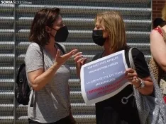Una imagen de la concentración hoy en la residencia de Los Royales. /SN