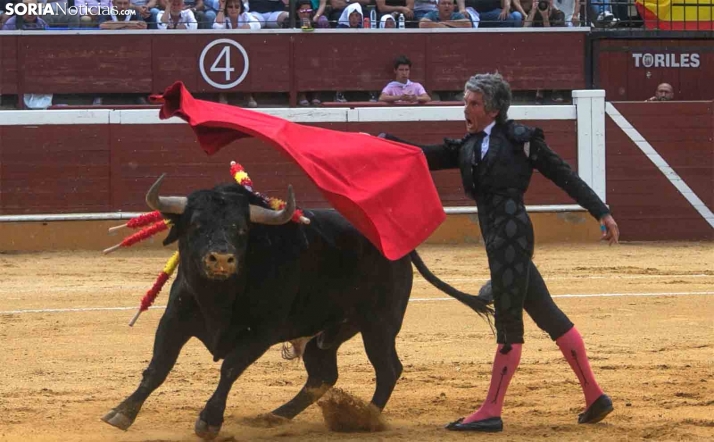 Rubén Sanz durante la lidia a un toro de Los Maños el Sábado Agés. /SN