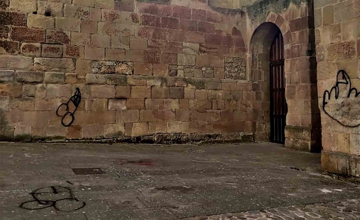 Pintadas en los muros de San Nicolás