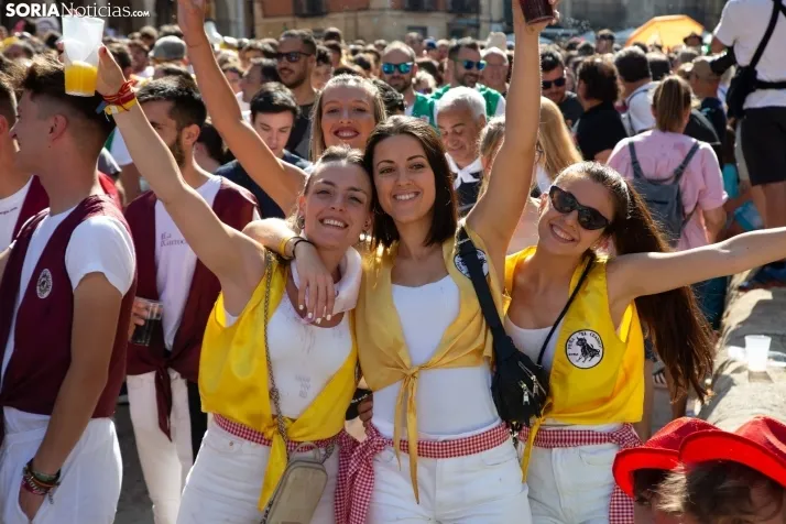 Multitudinaria bajada a Las Bailas 