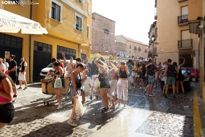 Multitudinaria bajada a Las Bailas 
