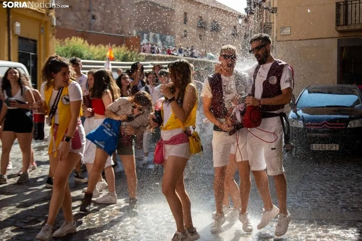 Multitudinaria bajada a Las Bailas 