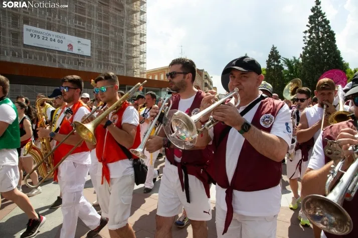 Multitudinaria bajada a Las Bailas 