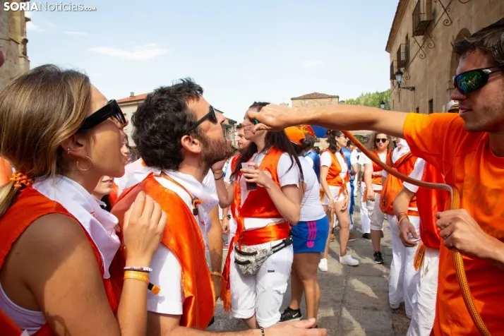 Multitudinaria bajada a Las Bailas 