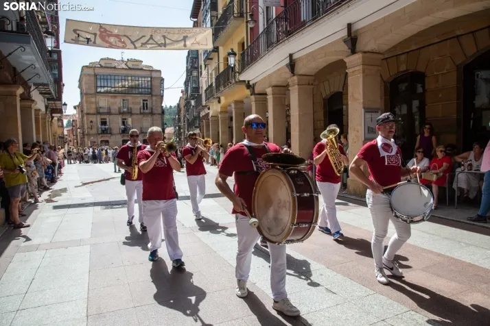 Las fotos del desfile del Domingo de Calderas