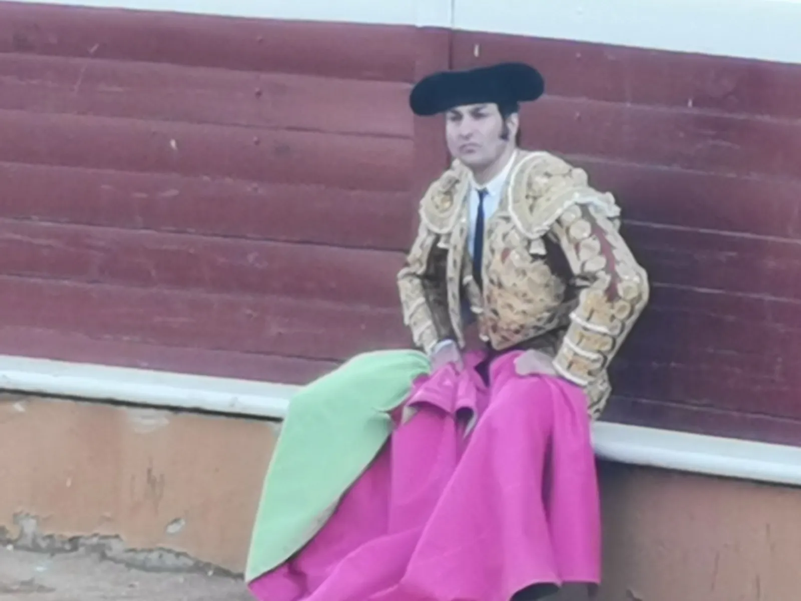 Foto 2 - Tellez sale por la puerta grande, y Morante recibe una oreja que le exig&iacute;a el p&uacute;blico
