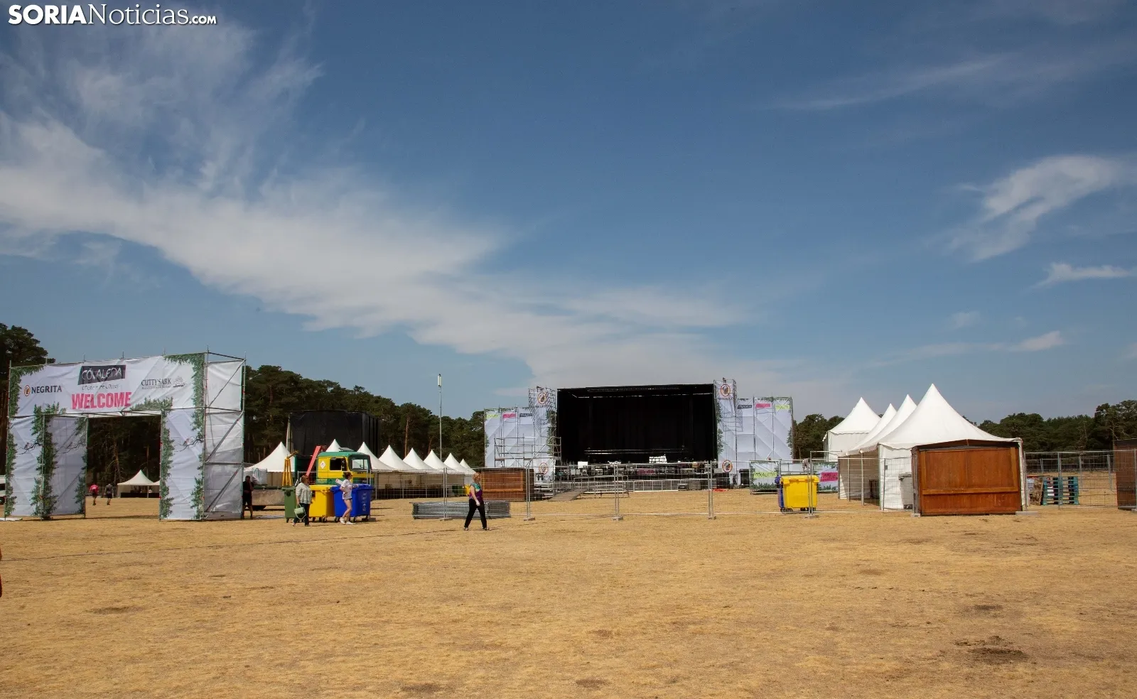 Últimos preparativos para la organización del Covaleda Fest./ María Ferrer.