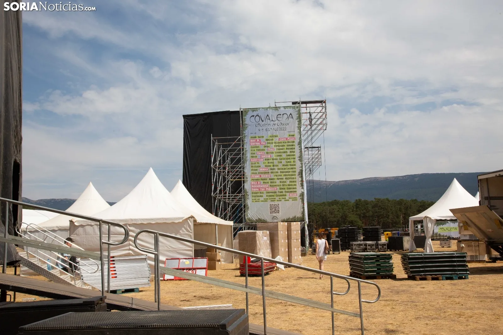 Últimos preparativos para la organización del Covaleda Fest./ María Ferrer.