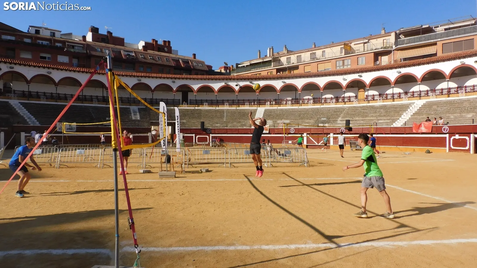 Foto 2 - Fotos: arranca el Voley Plaza en Soria con 380 jugadores y un alt&iacute;simo nivel