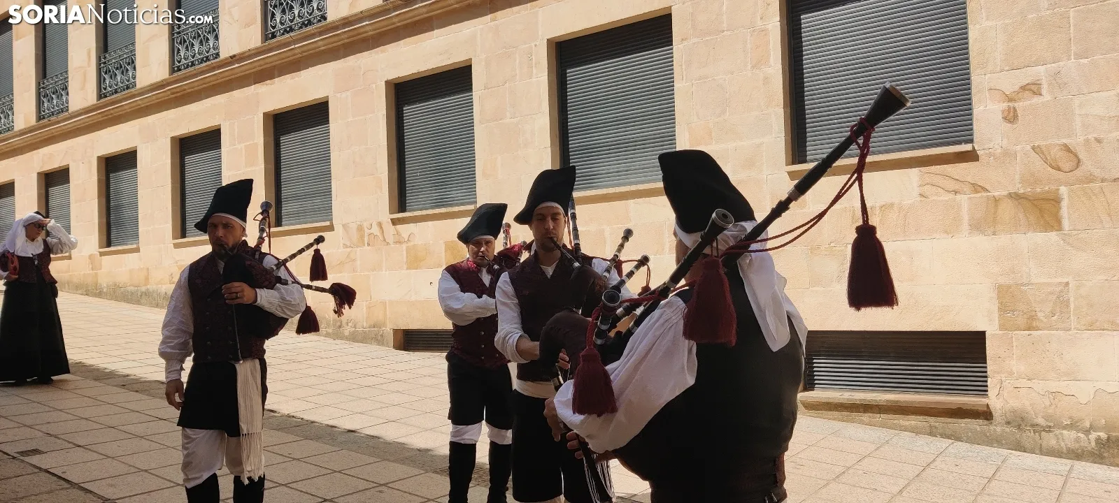 Foto 2 - V&iacute;deo: La m&uacute;sica gallega toma el centro de Soria