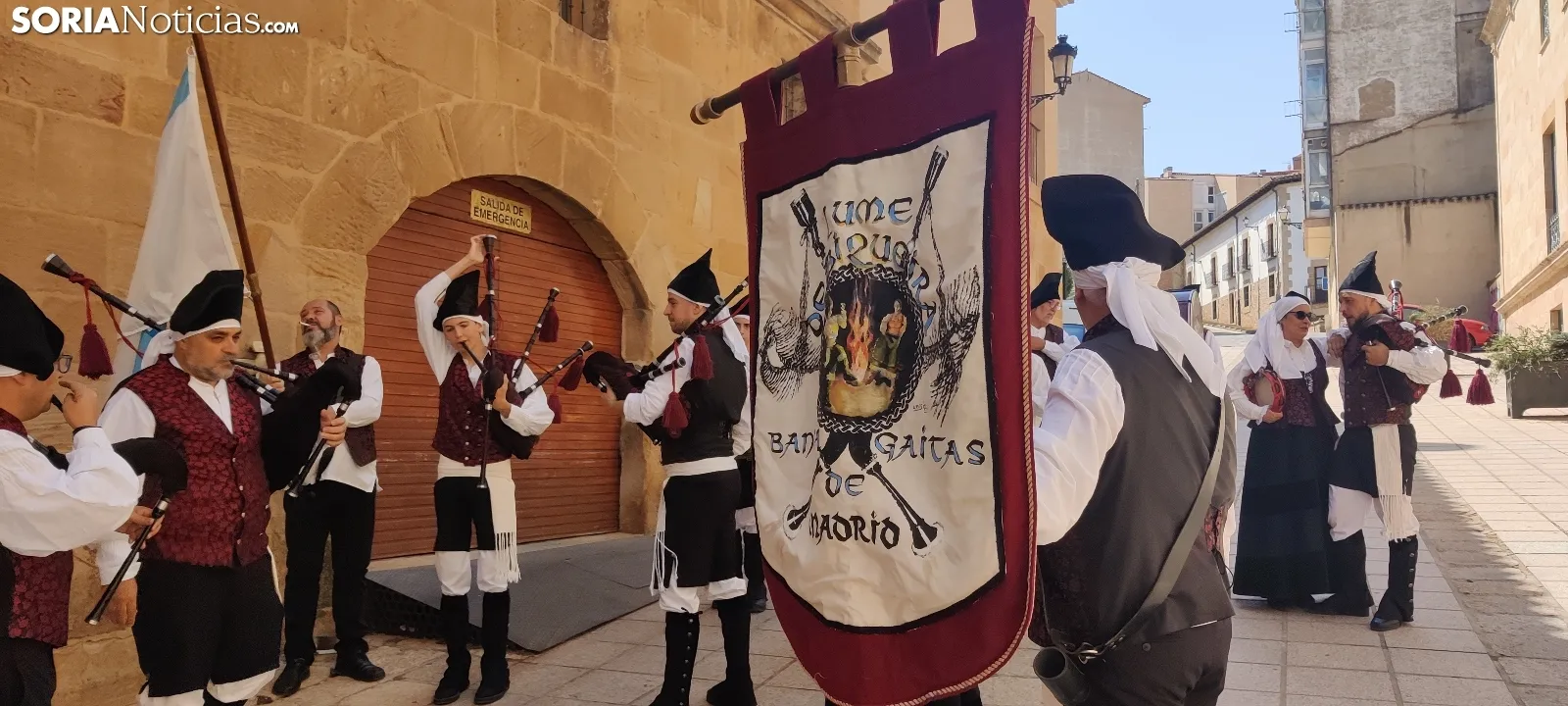 Foto 10 - V&iacute;deo: La m&uacute;sica gallega toma el centro de Soria