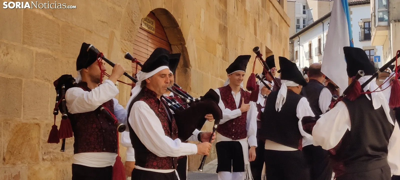 Foto 9 - V&iacute;deo: La m&uacute;sica gallega toma el centro de Soria