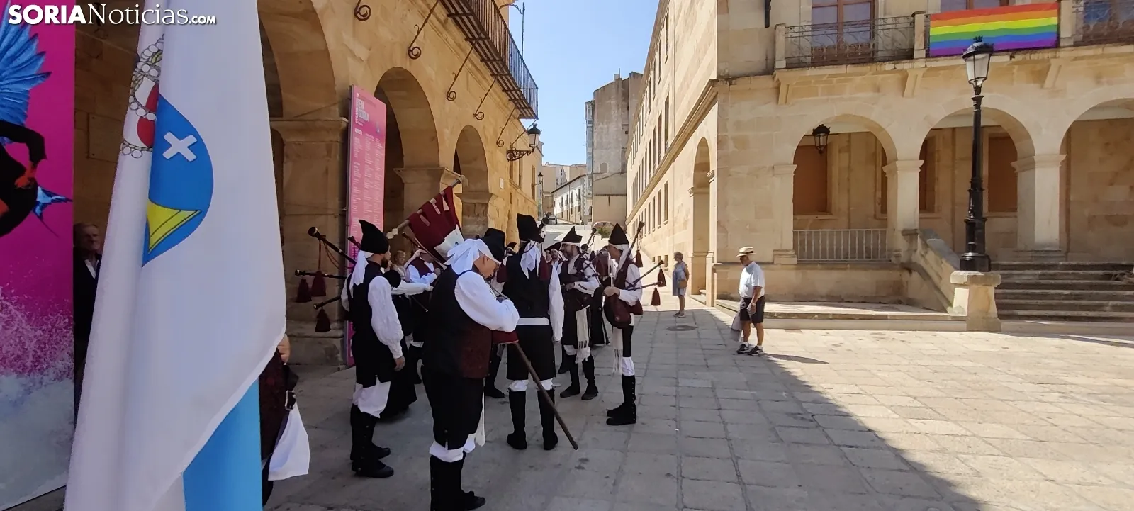 Foto 8 - V&iacute;deo: La m&uacute;sica gallega toma el centro de Soria