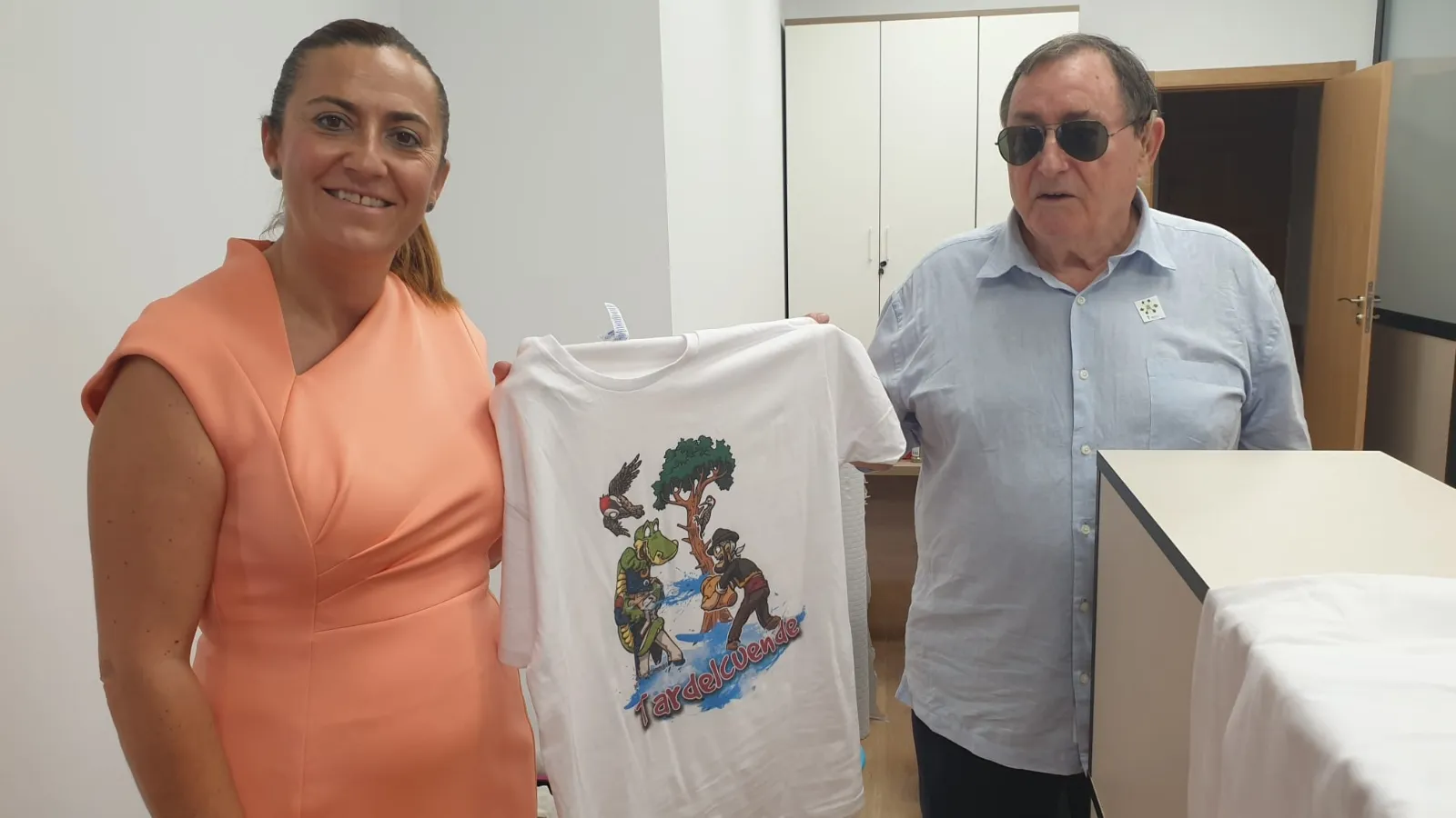Foto 2 - Virginia Barcones acude a las fiestas de Tardelcuende