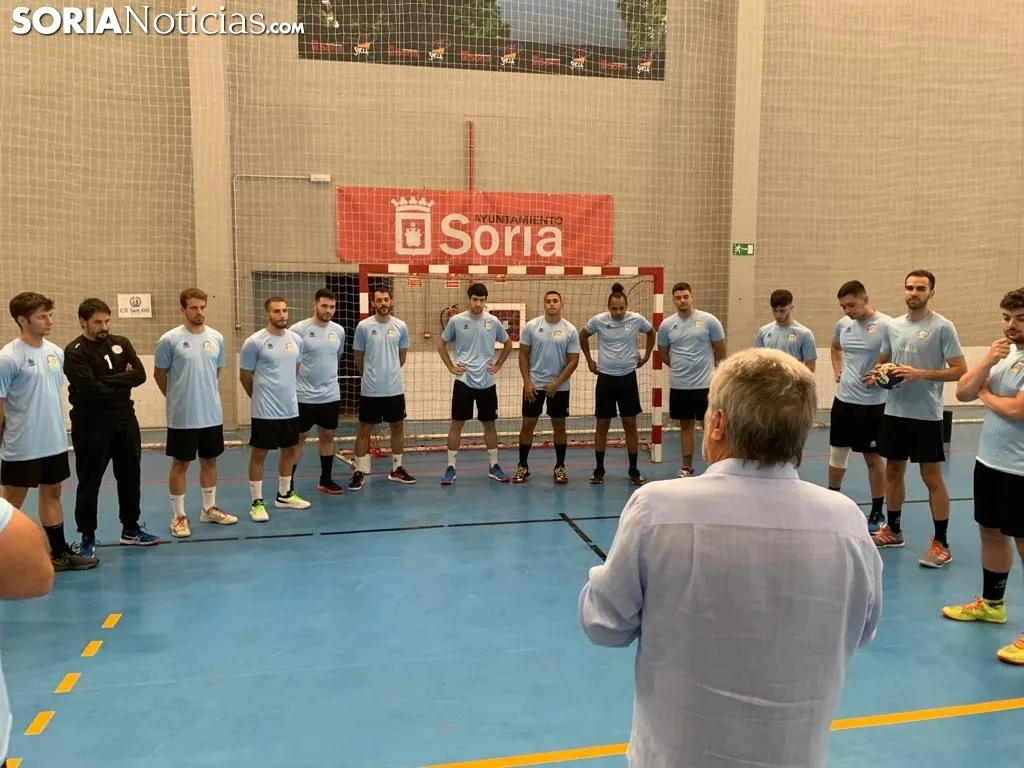 Foto 8 - El BM Soria 22/23 se presenta en sociedad con la ilusi&oacute;n de volver a Plata