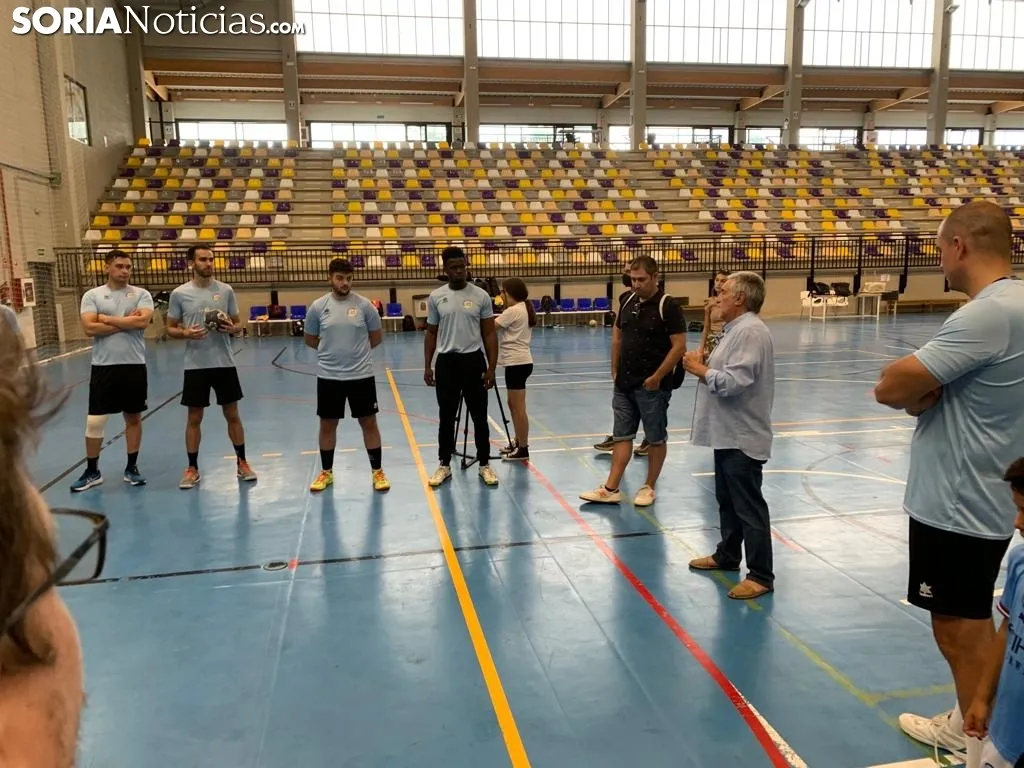 Foto 7 - El BM Soria 22/23 se presenta en sociedad con la ilusi&oacute;n de volver a Plata