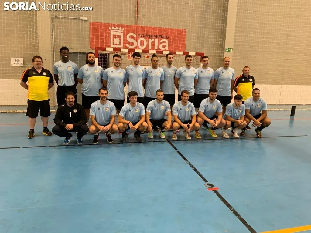 Foto 2 - El BM Soria 22/23 se presenta en sociedad con la ilusi&oacute;n de volver a Plata
