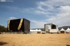 Últimos preparativos para la organización del Covaleda Fest./ María Ferrer.