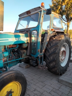 Concentración de tractores antiguos en El Burgo de Osma.