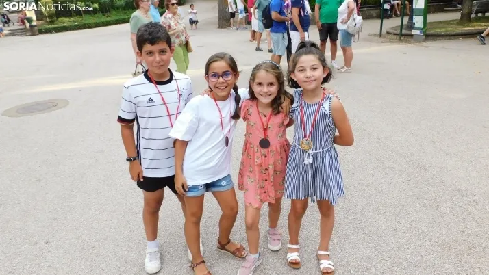 Medio centenar de ni&ntilde;os disfrutan de la Gymkana que cierra las 'Noches Callejeras'