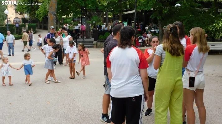 Medio centenar de ni&ntilde;os disfrutan de la Gymkana que cierra las 'Noches Callejeras'