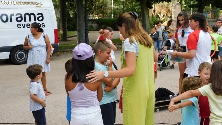 Medio centenar de ni&ntilde;os disfrutan de la Gymkana que cierra las 'Noches Callejeras'