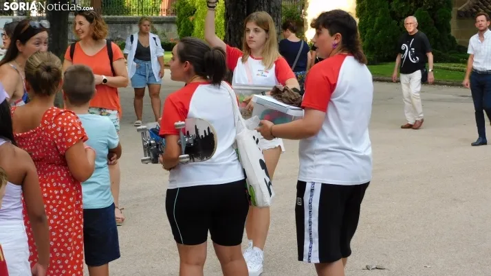 Medio centenar de ni&ntilde;os disfrutan de la Gymkana que cierra las 'Noches Callejeras'