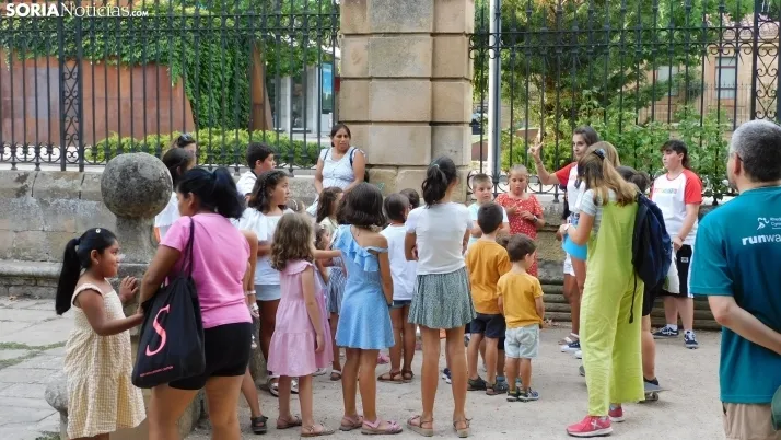 Medio centenar de ni&ntilde;os disfrutan de la Gymkana que cierra las 'Noches Callejeras'