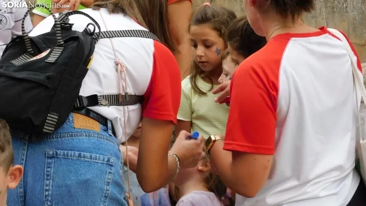 Medio centenar de ni&ntilde;os disfrutan de la Gymkana que cierra las 'Noches Callejeras'