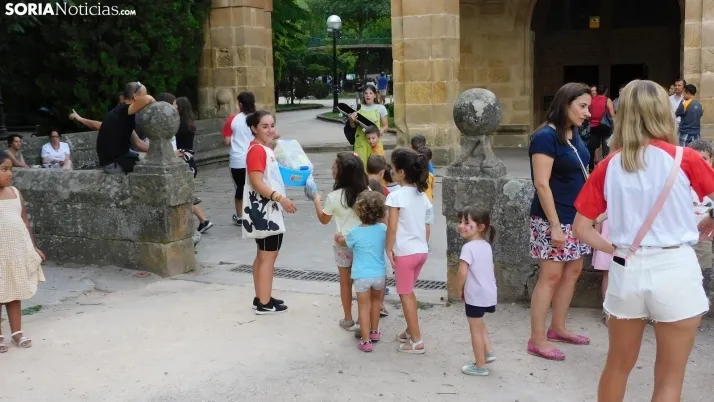 Medio centenar de ni&ntilde;os disfrutan de la Gymkana que cierra las 'Noches Callejeras'