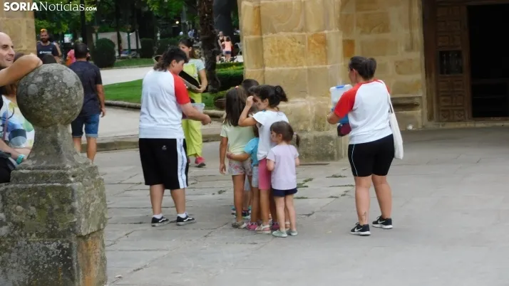 Medio centenar de ni&ntilde;os disfrutan de la Gymkana que cierra las 'Noches Callejeras'